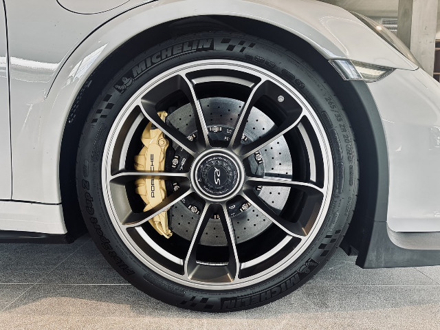 
                                                Voiture
                                                 Voiture Coupé - Porsche 911 (991) GT3 RS - 220970€