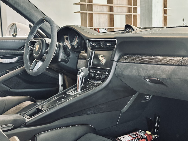 
                                                Voiture
                                                 Voiture Coupé - Porsche 911 (991) GT3 RS - 220970€