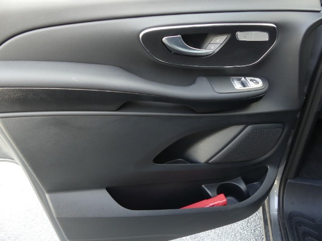 
                                                Voiture
                                                 Voiture Monospace - Mercedes-benz Classe V Long 250D 9G-Tronic VanTourer Urban - 69970€