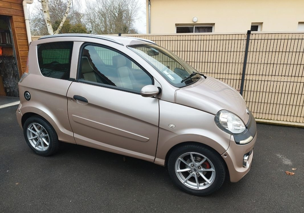 
                                                Voiture
                                                 Voiture Sans permis MICROCAR M.Go