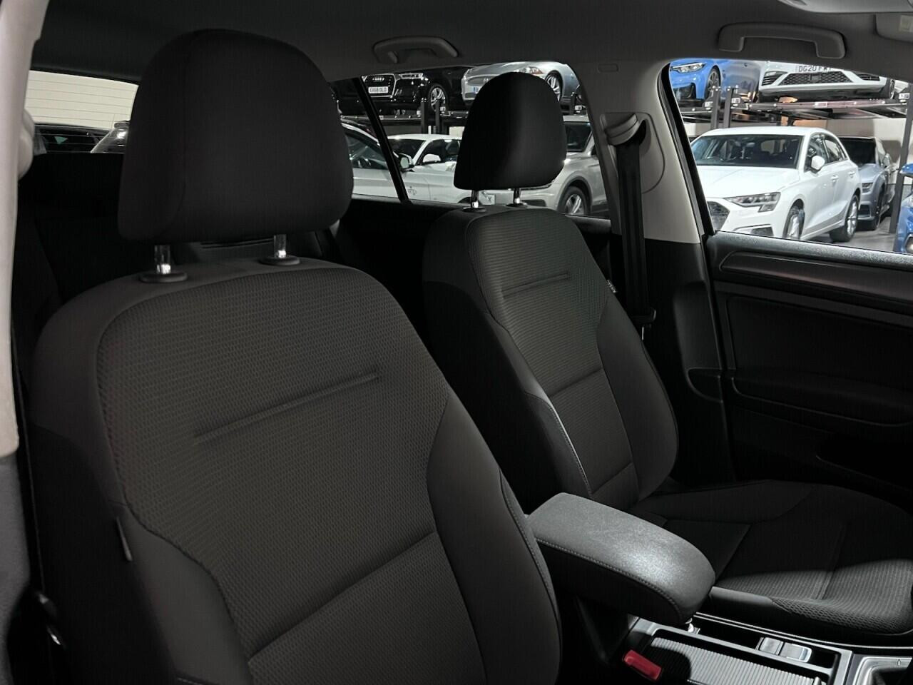 Voiture
                                                 Volkswagen Golf 1.4 TSI SE Nav Hatchback 5dr Petrol Manual Euro 6 (s/s) (125 ps)