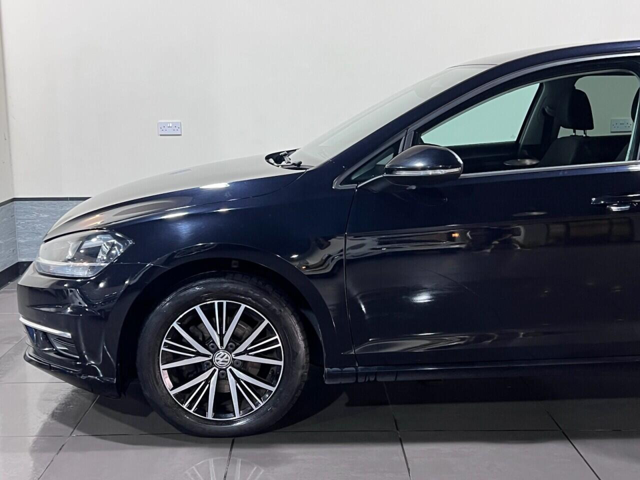 Voiture
                                                 Volkswagen Golf 1.4 TSI SE Nav Hatchback 5dr Petrol Manual Euro 6 (s/s) (125 ps)