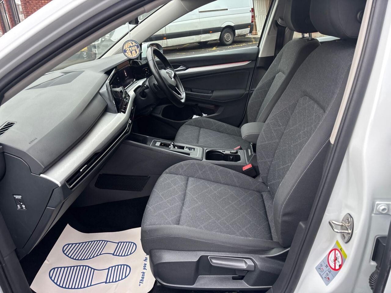 
                                                Voiture
                                                 Volkswagen Golf 1.5 eTSI MHEV Life Hatchback 5dr Petrol Hybrid DSG Euro 6 (s/s) (150 ps) MOT 11/26 54K FSH AUTO ULEZ
