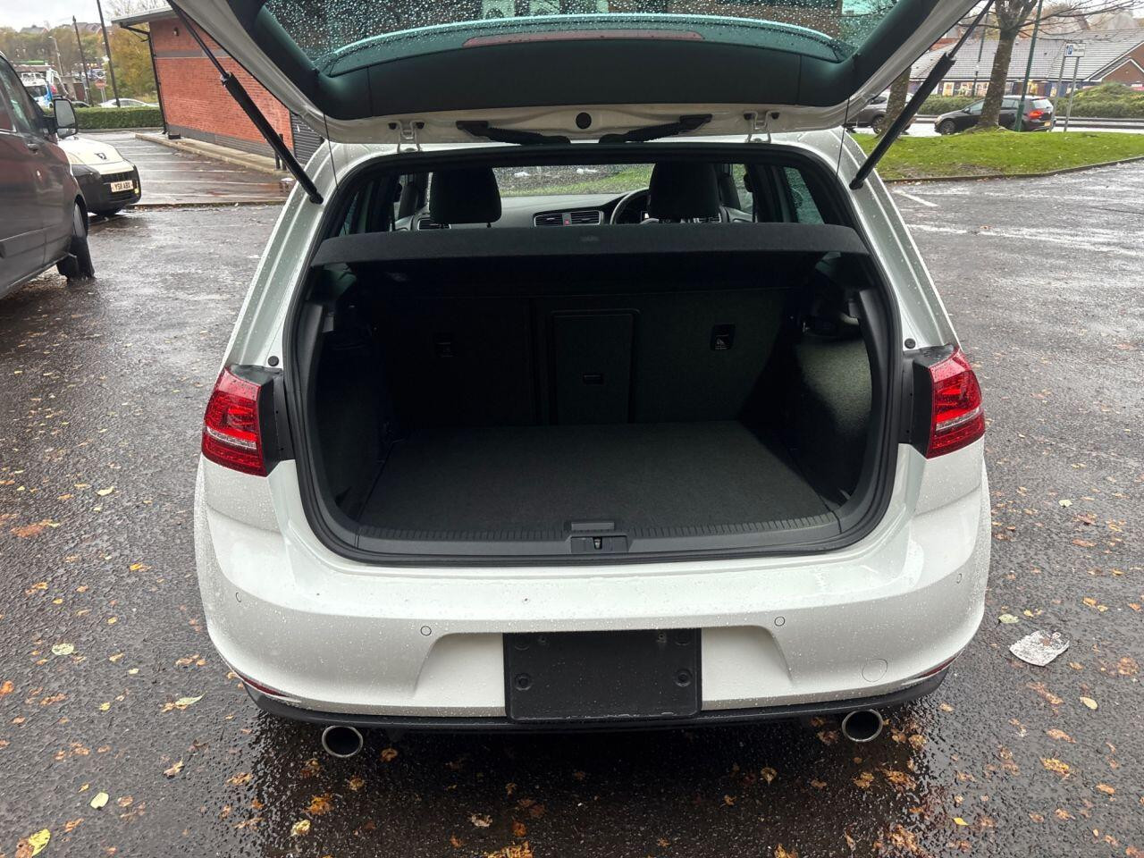 
                                                Voiture
                                                 Volkswagen Golf 2.0 TSI BlueMotion Tech GTI Hatchback 5dr Petrol DSG Euro 6 (s/s) (220 MOT 11/26 AUTO 63K FSH ULEZ