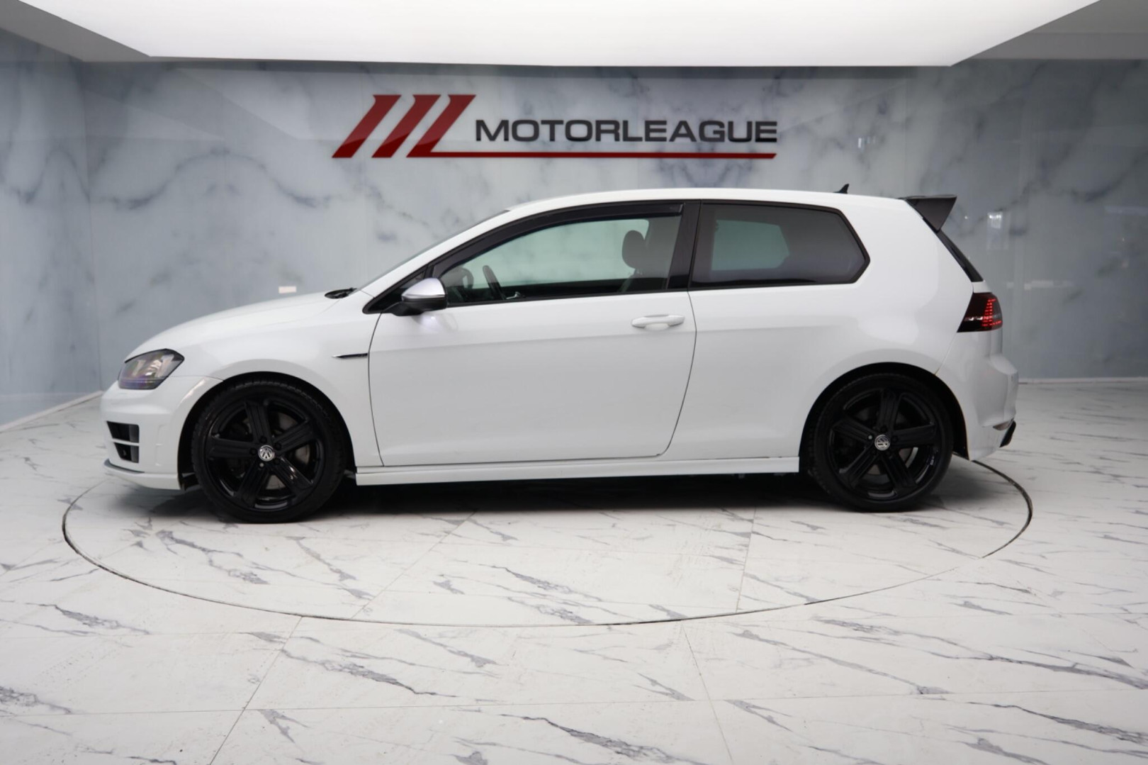
                                                Voiture
                                                 Volkswagen Golf 2.0 TSI BlueMotion Tech R DSG 4Motion Euro 6 (s/s) 3dr