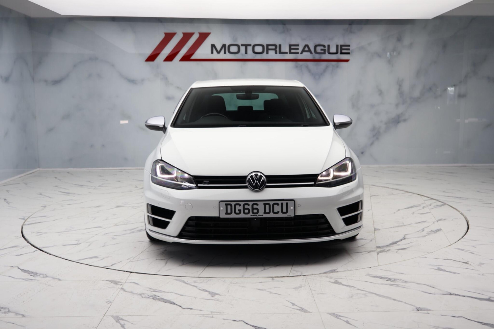 
                                                Voiture
                                                 Volkswagen Golf 2.0 TSI BlueMotion Tech R DSG 4Motion Euro 6 (s/s) 3dr