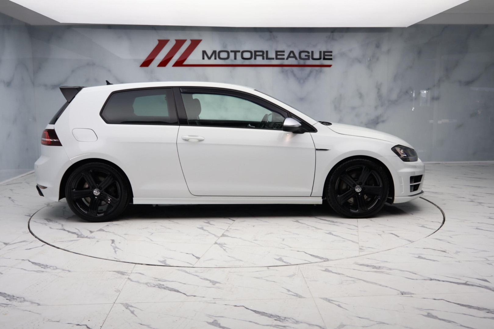 
                                                Voiture
                                                 Volkswagen Golf 2.0 TSI BlueMotion Tech R DSG 4Motion Euro 6 (s/s) 3dr
