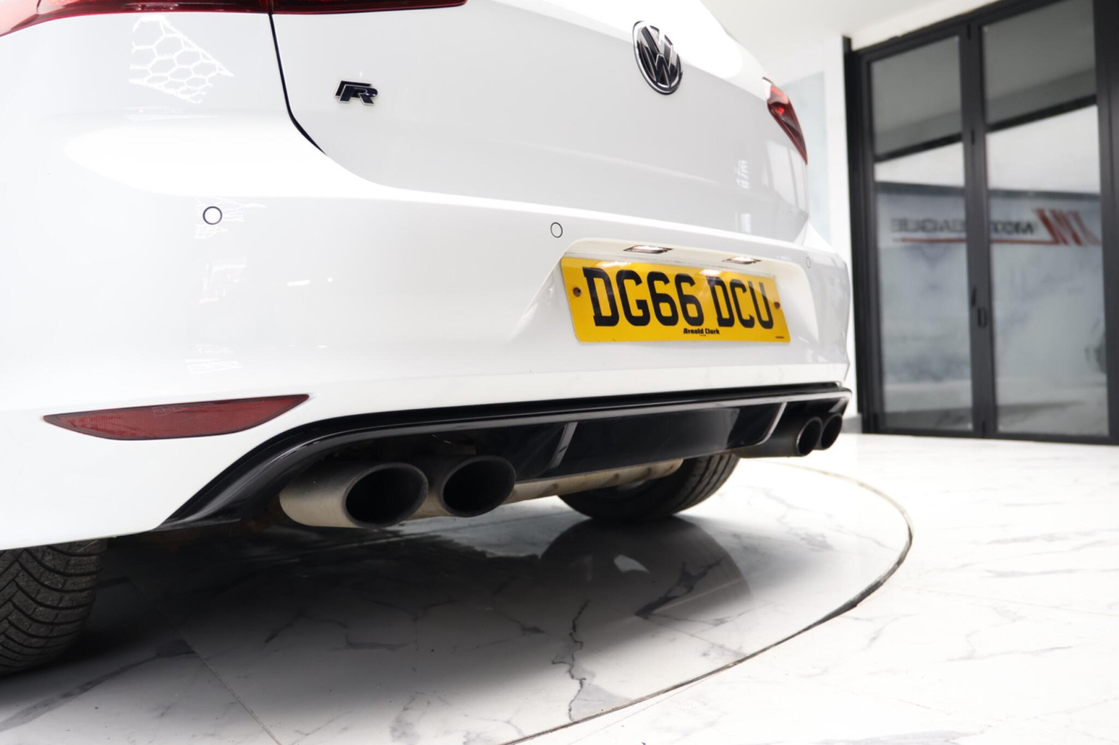 
                                                Voiture
                                                 Volkswagen Golf 2.0 TSI BlueMotion Tech R DSG 4Motion Euro 6 (s/s) 3dr