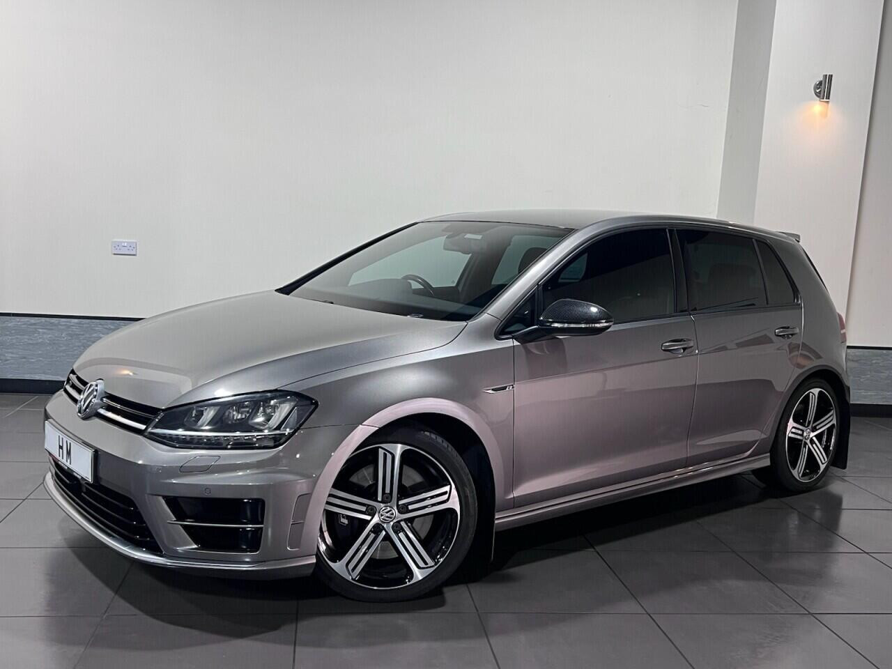 Voiture
                                                 Volkswagen Golf 2.0 TSI BlueMotion Tech R Hatchback 5dr Petrol Manual 4Motion Euro 6 (s/s) (300 ps) Hatchback