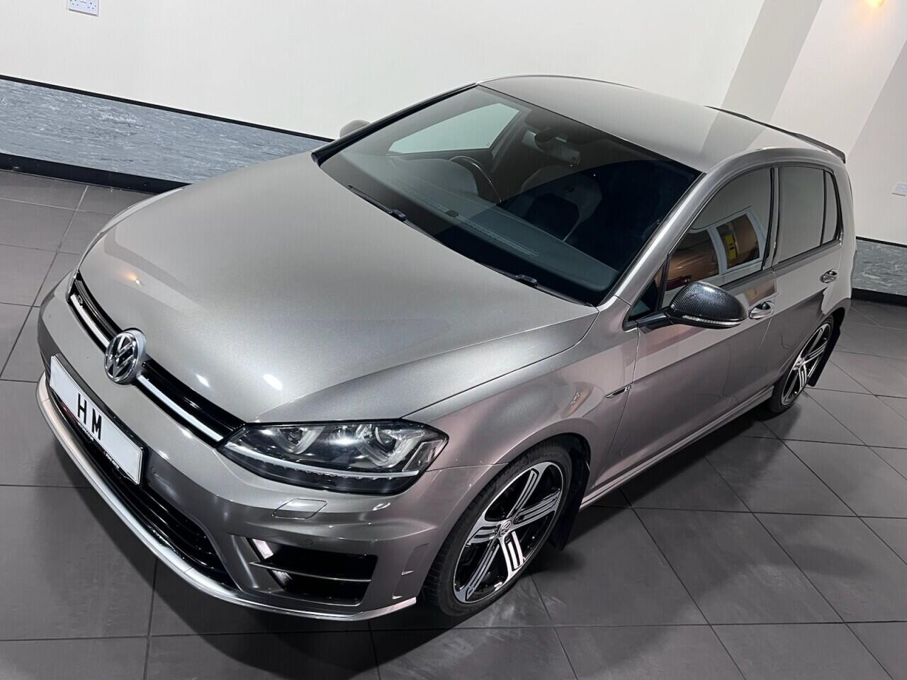Voiture
                                                 Volkswagen Golf 2.0 TSI BlueMotion Tech R Hatchback 5dr Petrol Manual 4Motion Euro 6 (s/s) (300 ps) Hatchback