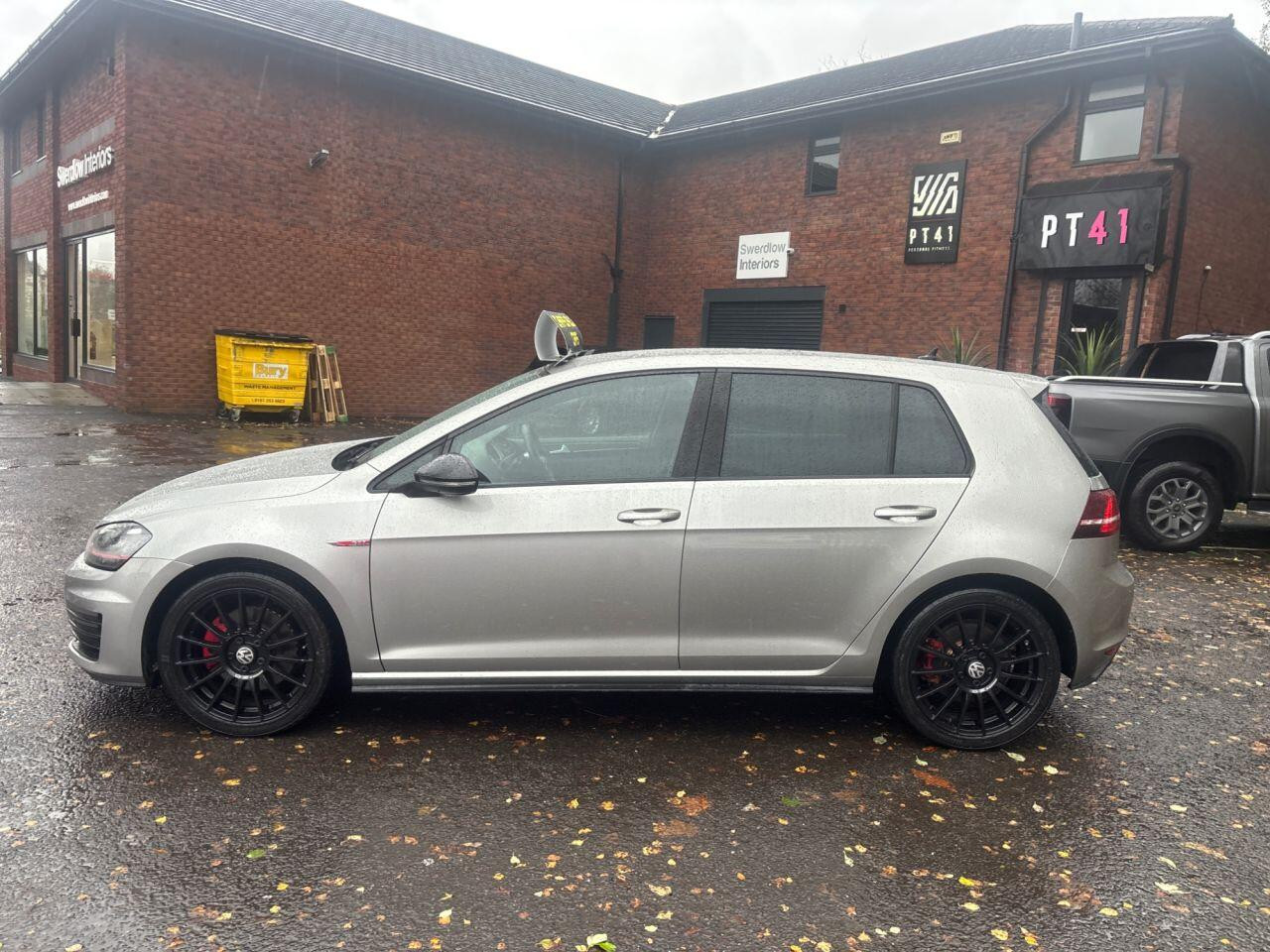 
                                                Voiture
                                                 Volkswagen Golf 2.0 TSI GTI TCR HATCHBACK 5DR PETROL DSG EURO 6 (S/S) (290 PS) AUTO MOT 11/26 40K ULEZ