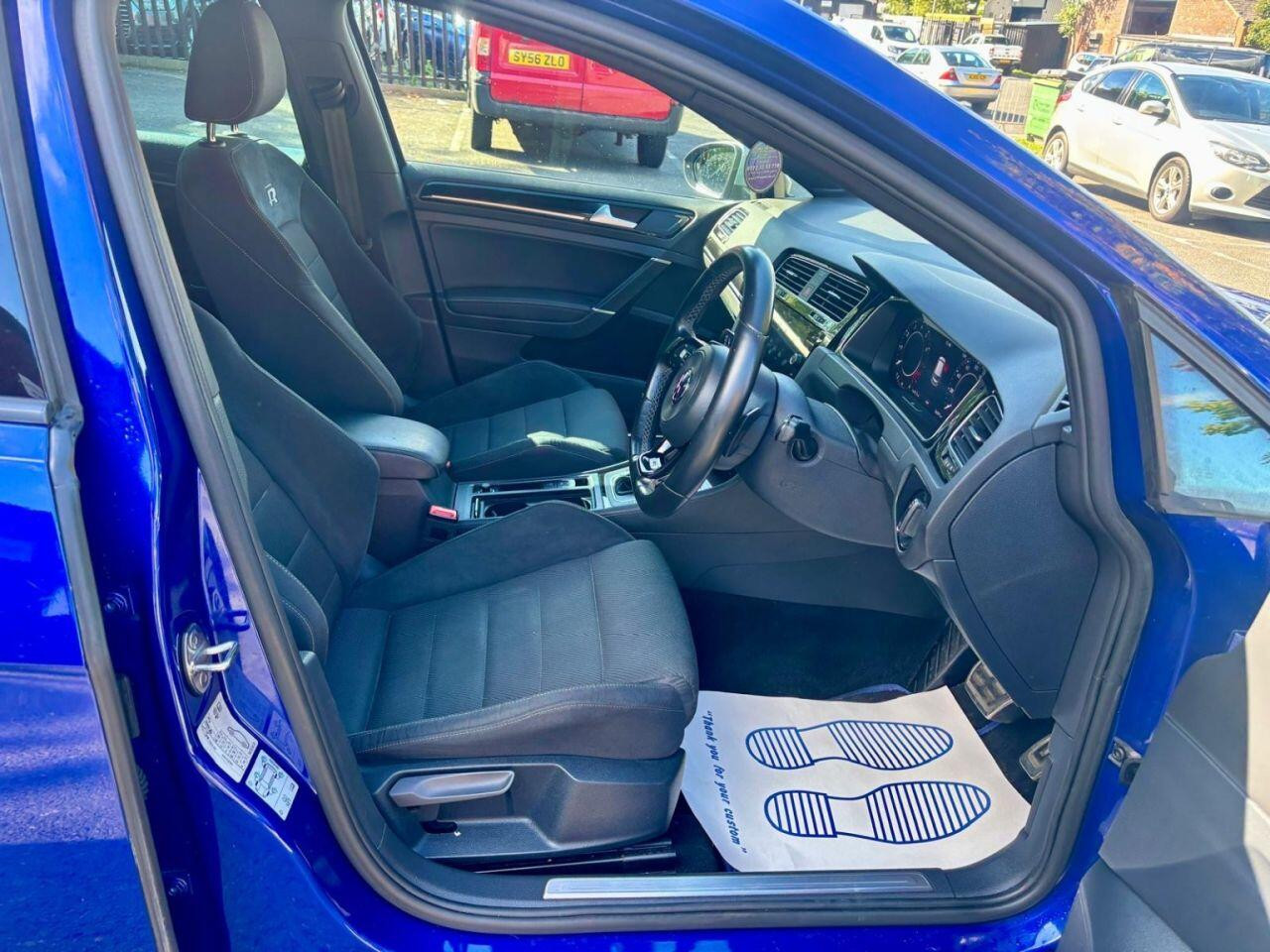 
                                                Voiture
                                                 Volkswagen Golf 2.0 TSI R Hatchback 5dr Petrol DSG 4Motion Euro 6 (s/s) (300 ps)