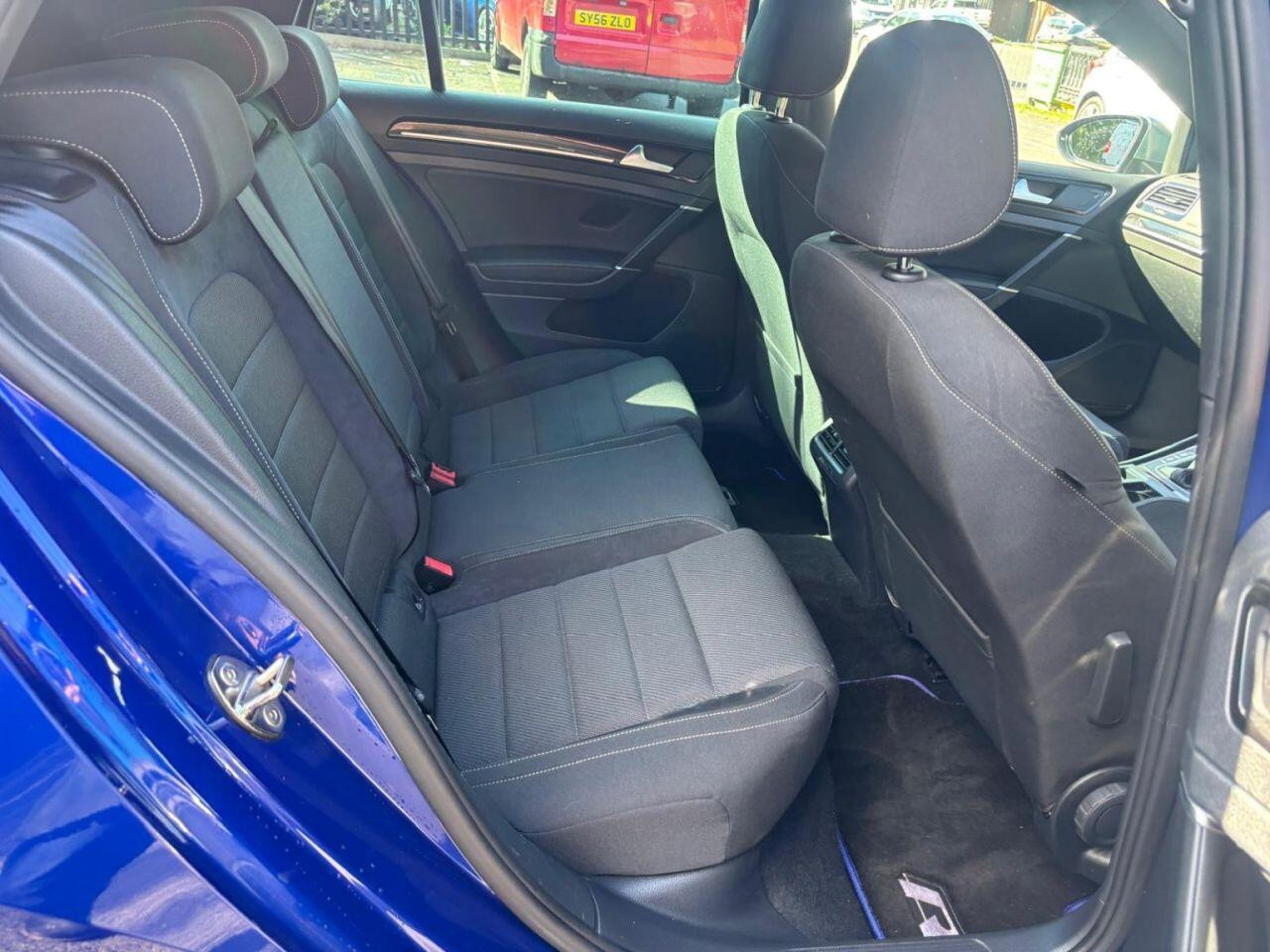 
                                                Voiture
                                                 Volkswagen Golf 2.0 TSI R Hatchback 5dr Petrol DSG 4Motion Euro 6 (s/s) (300 ps)