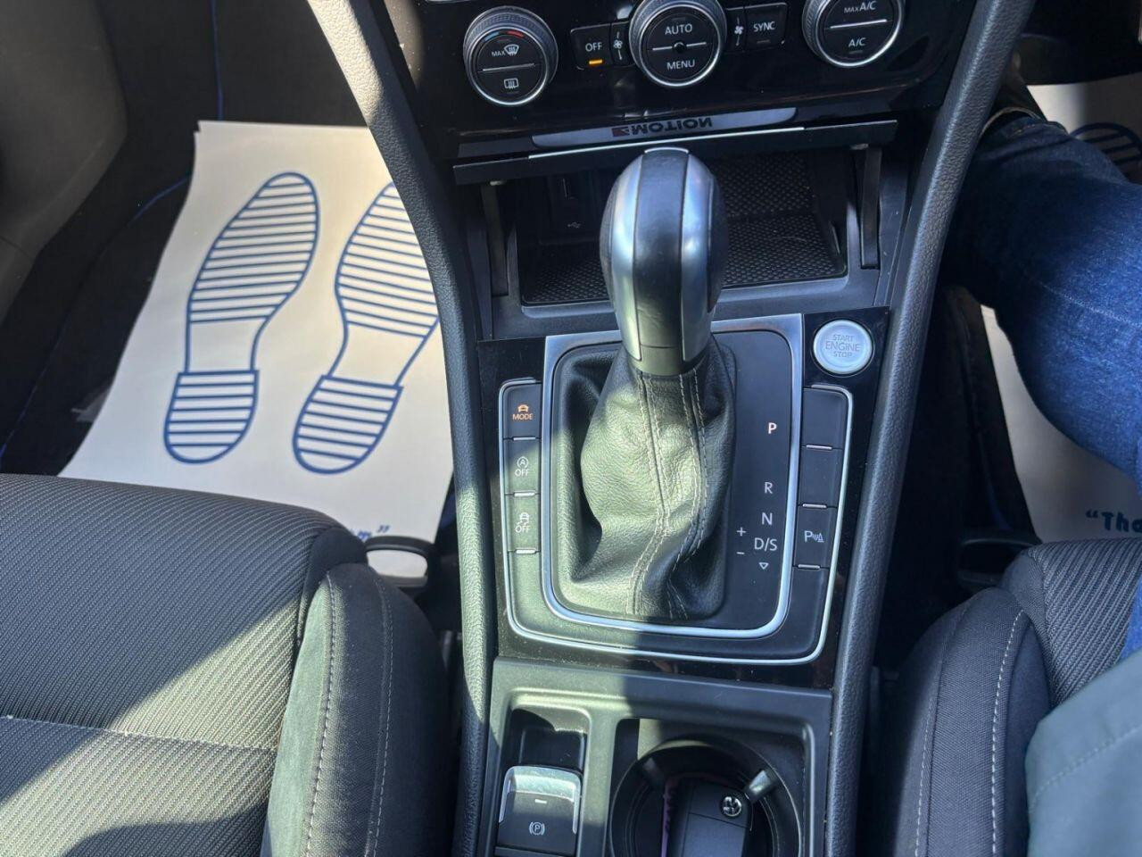 
                                                Voiture
                                                 Volkswagen Golf 2.0 TSI R Hatchback 5dr Petrol DSG 4Motion Euro 6 (s/s) (300 ps)