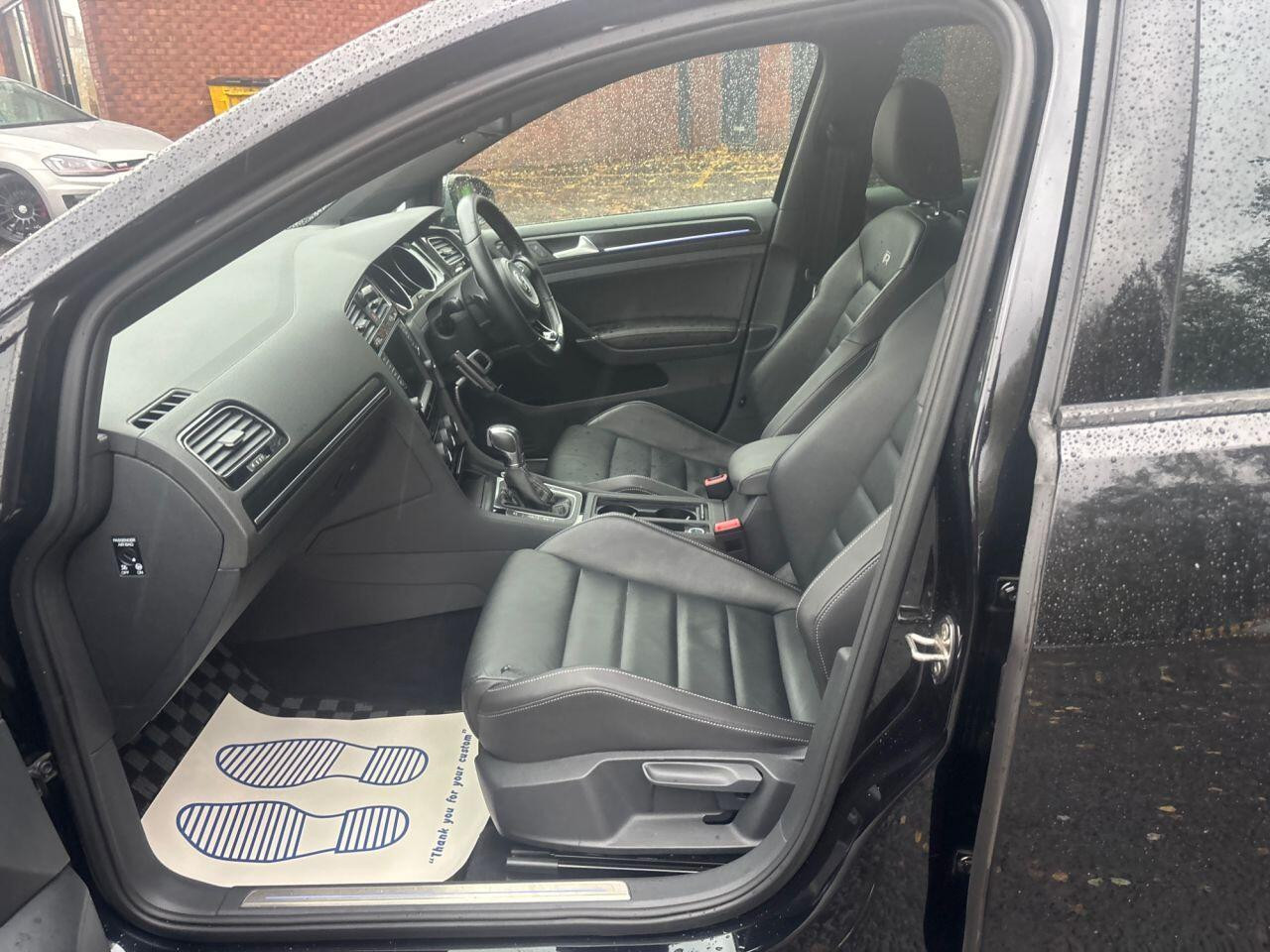 
                                                Voiture
                                                 Volkswagen Golf 2.0 TSI R HATCHBACK 5DR PETROL DSG 4MOTION EURO 6 (S/S) (320 PS) AUTO MOT 11/26 59K ULEZ