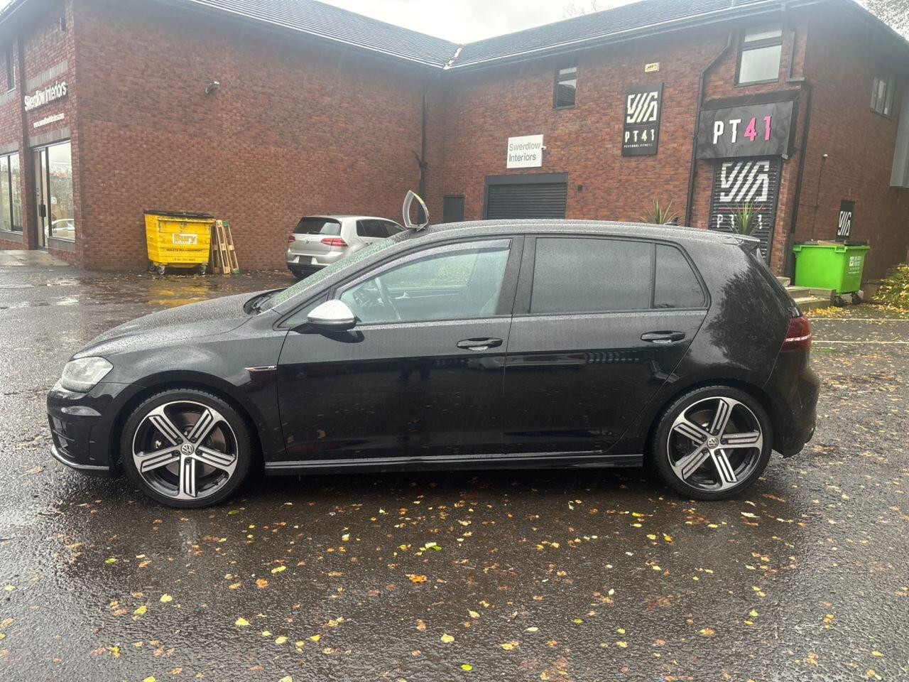 
                                                Voiture
                                                 Volkswagen Golf 2.0 TSI R HATCHBACK 5DR PETROL DSG 4MOTION EURO 6 (S/S) (320 PS) AUTO MOT 11/26 59K ULEZ