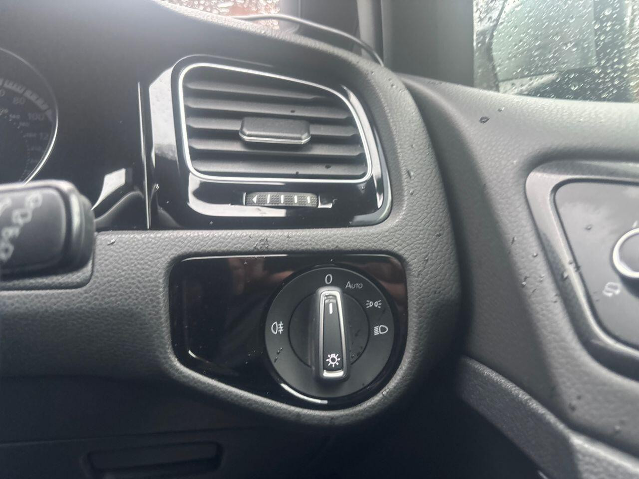 
                                                Voiture
                                                 Volkswagen Golf 2.0 TSI R HATCHBACK 5DR PETROL DSG 4MOTION EURO 6 (S/S) (320 PS) AUTO MOT 11/26 59K ULEZ