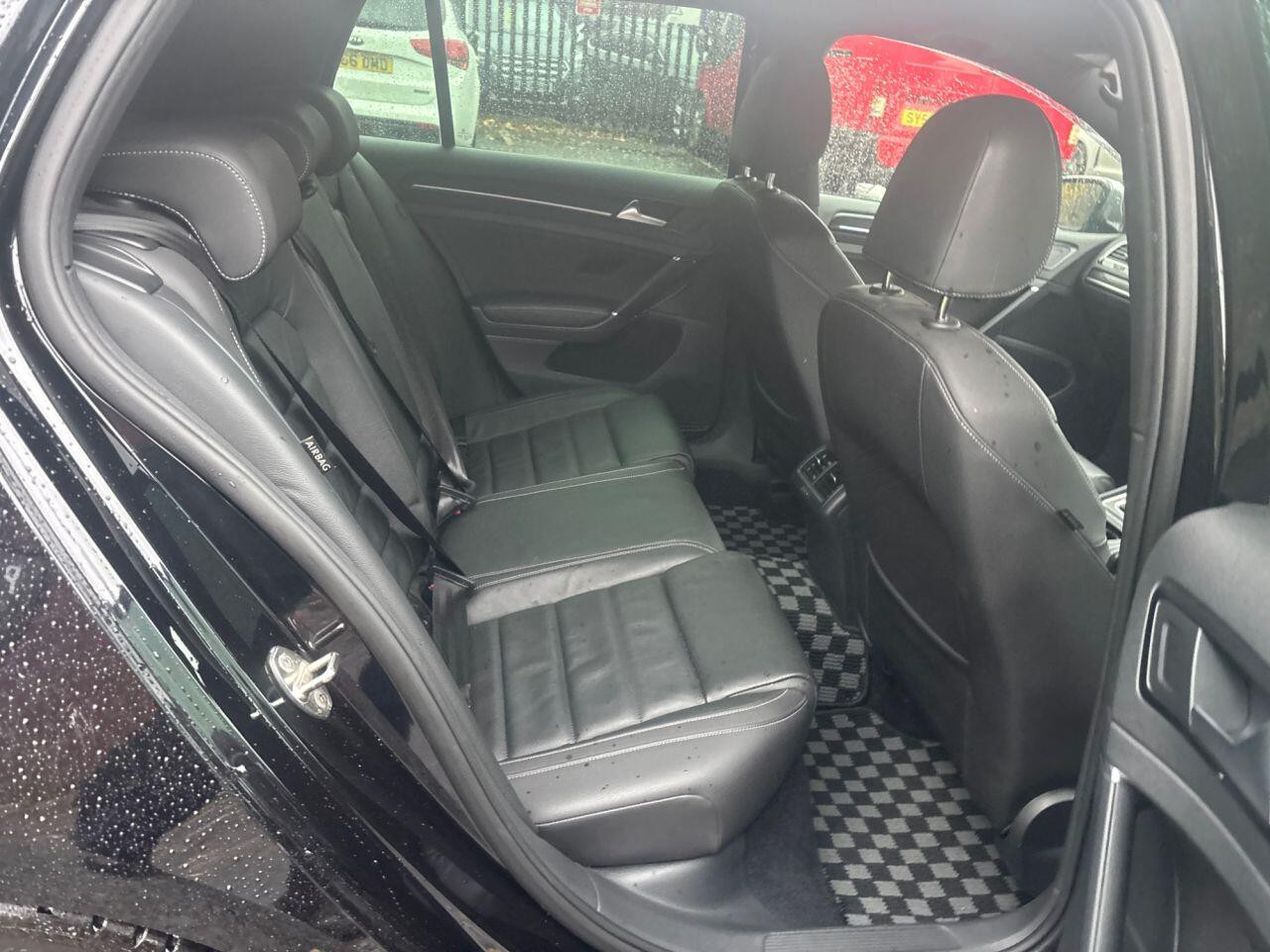 
                                                Voiture
                                                 Volkswagen Golf 2.0 TSI R HATCHBACK 5DR PETROL DSG 4MOTION EURO 6 (S/S) (320 PS) AUTO MOT 11/26 59K ULEZ