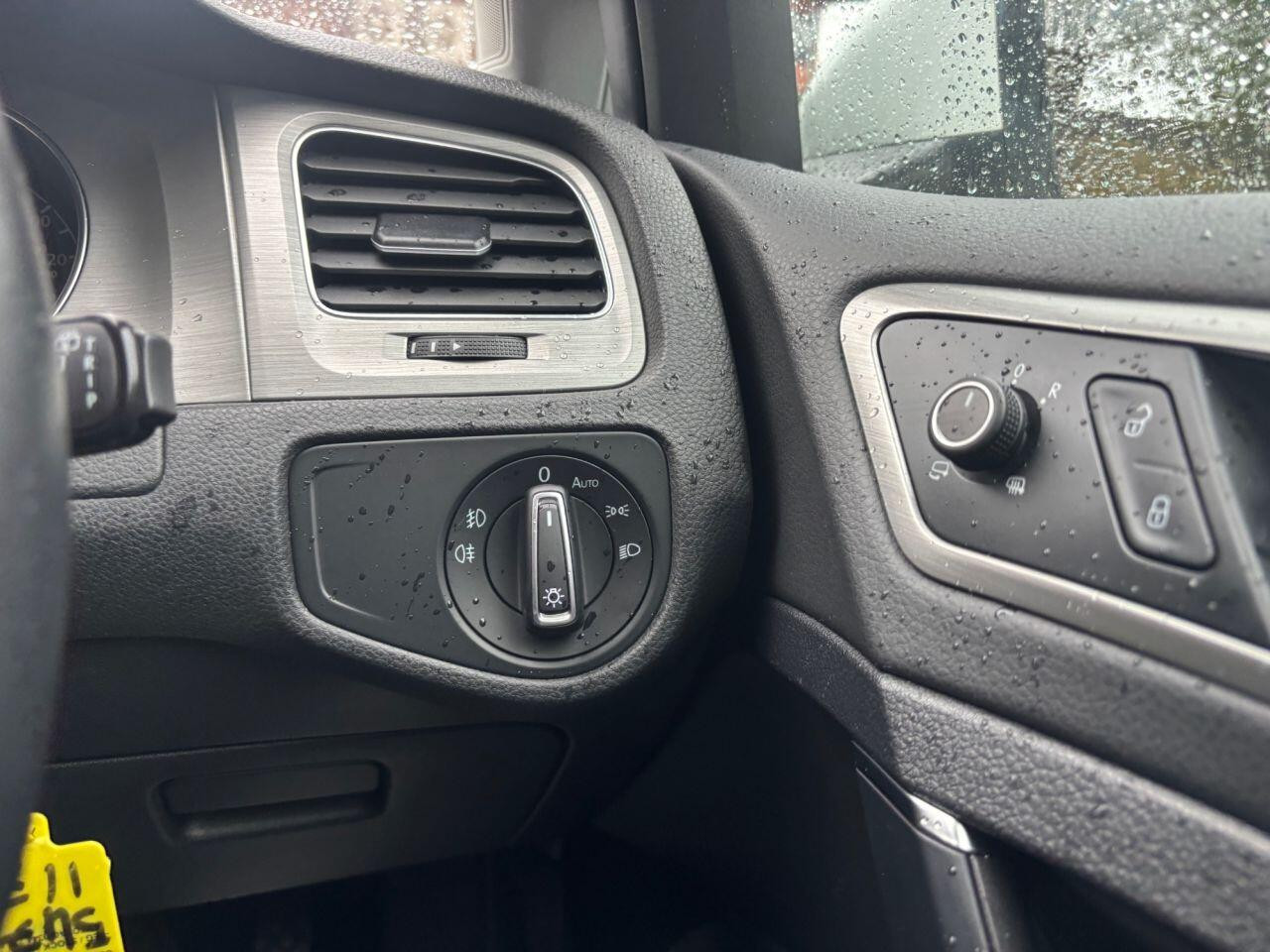 
                                                Voiture
                                                 Volkswagen Golf SE FSI MOT 11/26 AUTO 32K PSH ULEZ 1.4 5dr