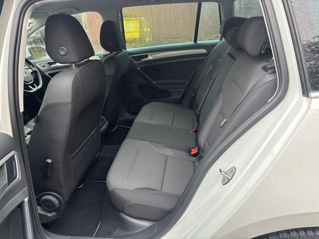 
                                                Voiture
                                                 Volkswagen Golf SE FSI MOT 11/26 AUTO 32K PSH ULEZ 1.4 5dr