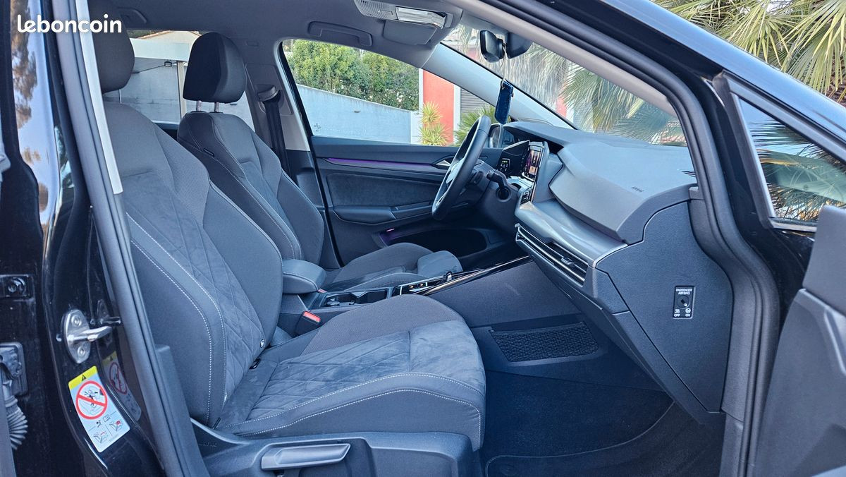 
                                                Voiture
                                                 Volkswagen Golf VIII 1.5 eTSI DSG7 130ch