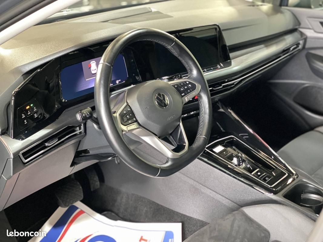 
                                                Voiture
                                                 Volkswagen Golf VIII Berline Style 1st eHybrid