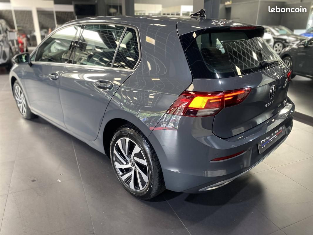 
                                                Voiture
                                                 Volkswagen Golf VIII Berline Style 1st eHybrid