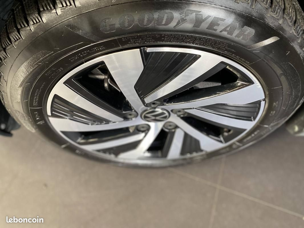 
                                                Voiture
                                                 Volkswagen Golf VIII Berline Style 1st eHybrid