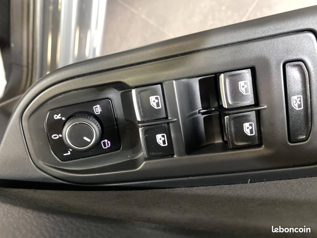 
                                                Voiture
                                                 Volkswagen Golf VIII Berline Style 1st eHybrid