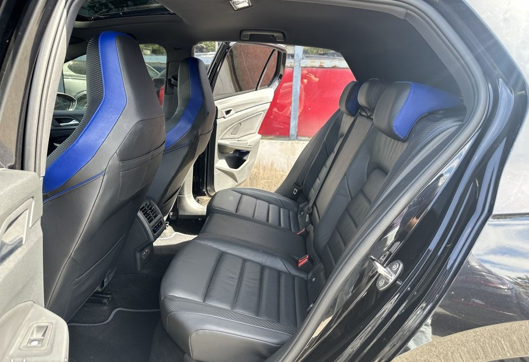 
                                                Voiture
                                                 Volkswagen Golf VIII R TSI 320ch 4 Motion DSG7