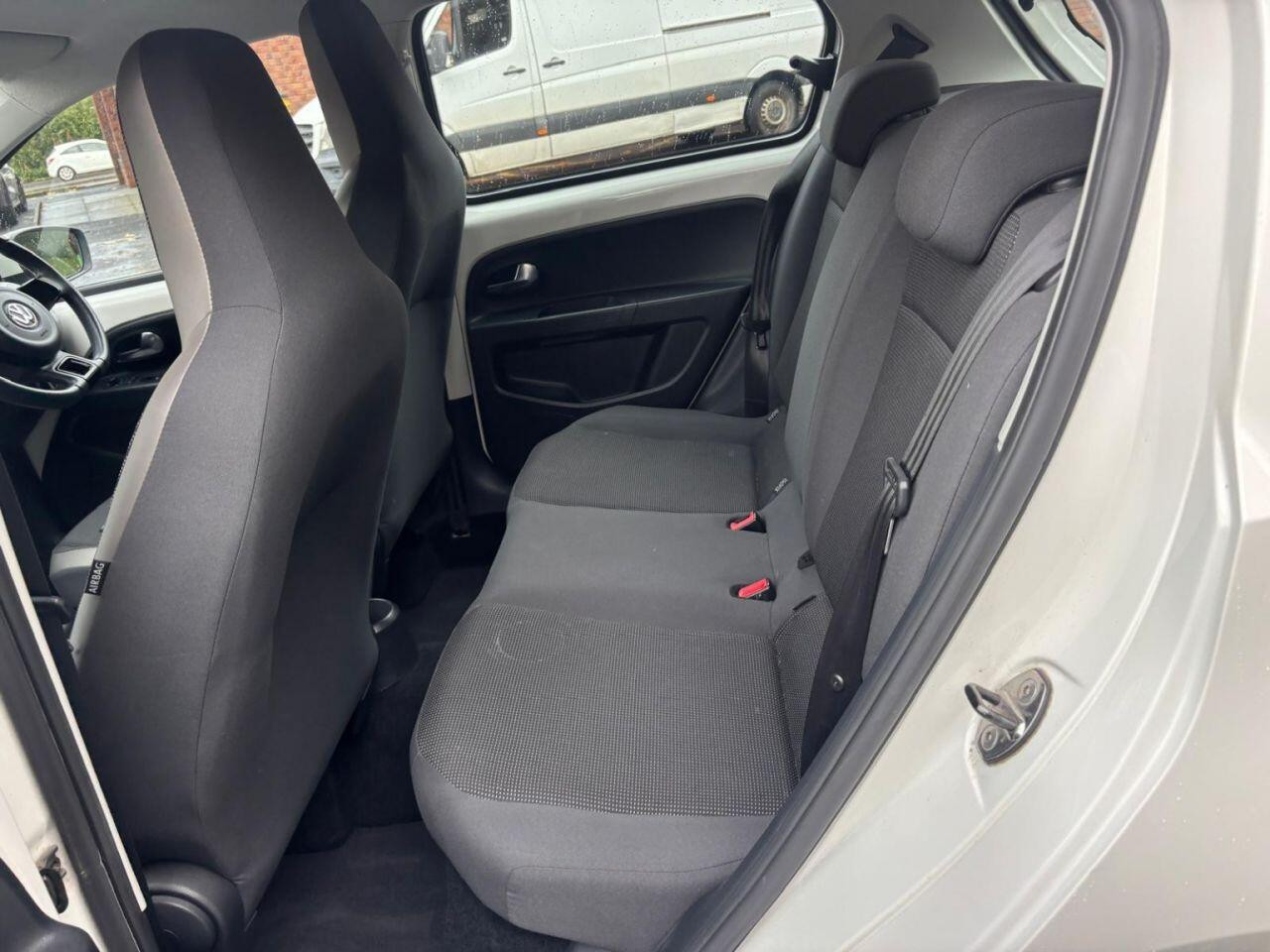 
                                                Voiture
                                                 Volkswagen Hatchback 1.0 High up! (2012/62) 5dr