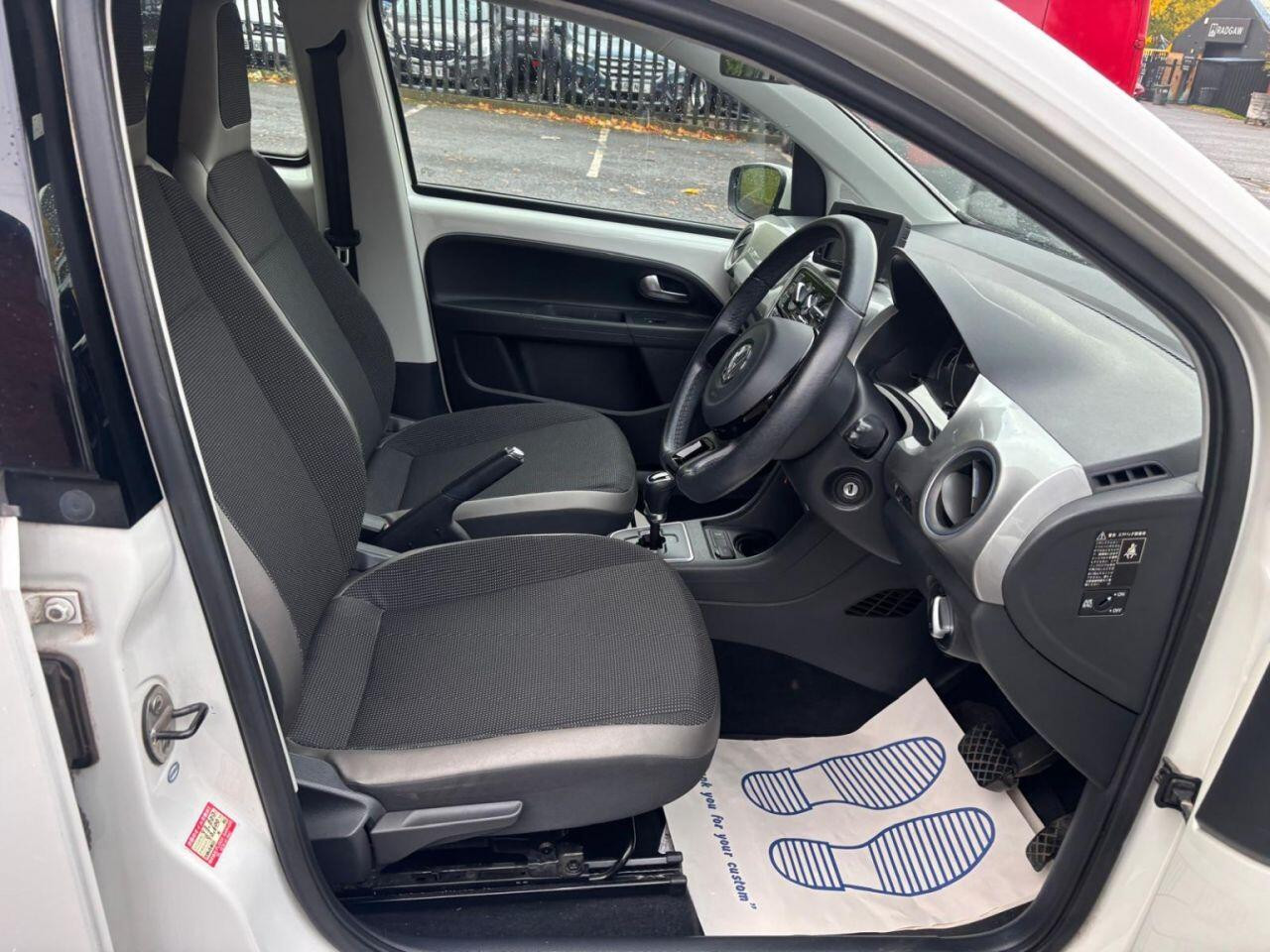 
                                                Voiture
                                                 Volkswagen Hatchback 1.0 High up! (2012/62) 5dr