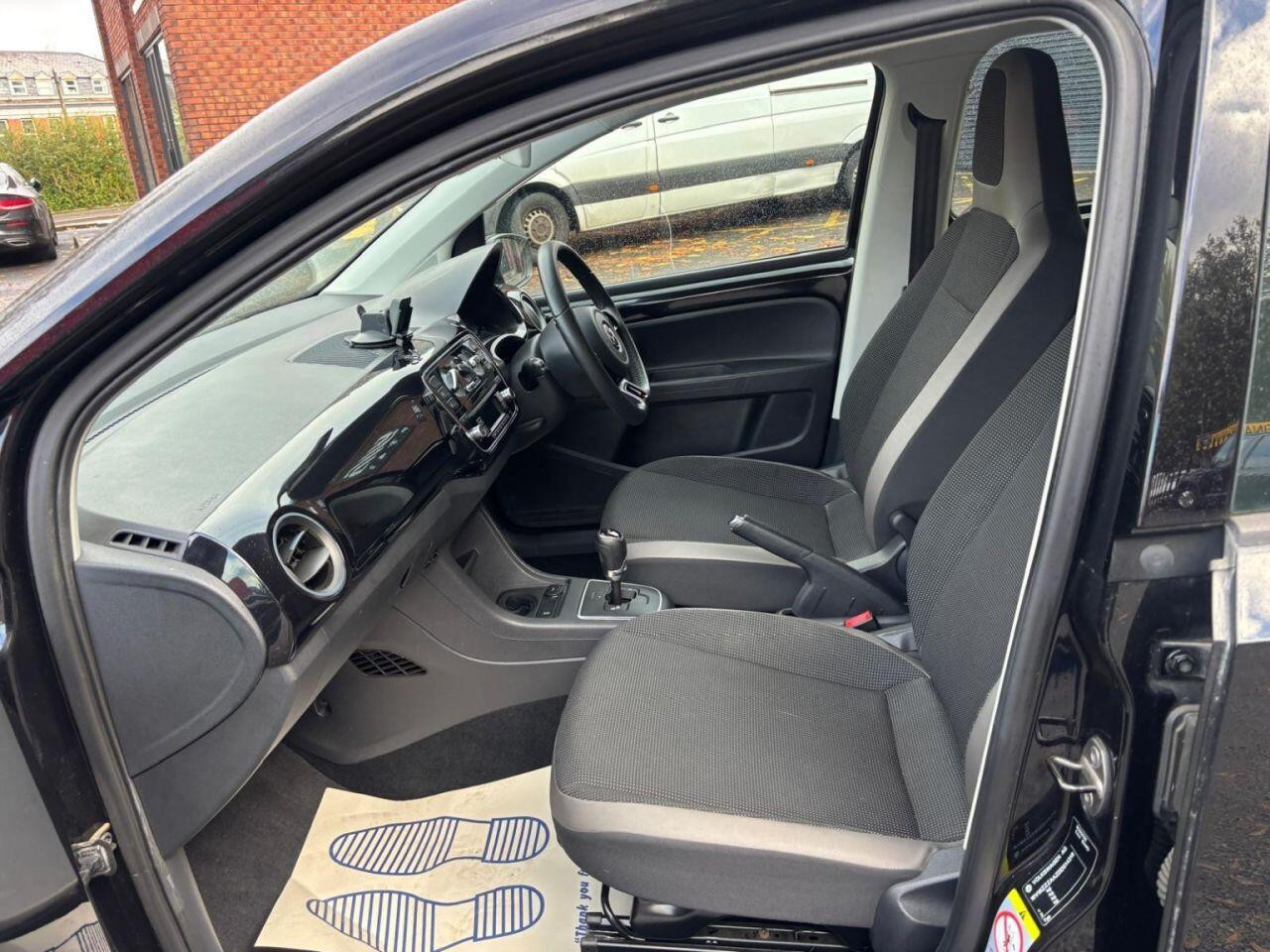 
                                                Voiture
                                                 Volkswagen Hatchback 1.0 High up! (2012/62) 5dr