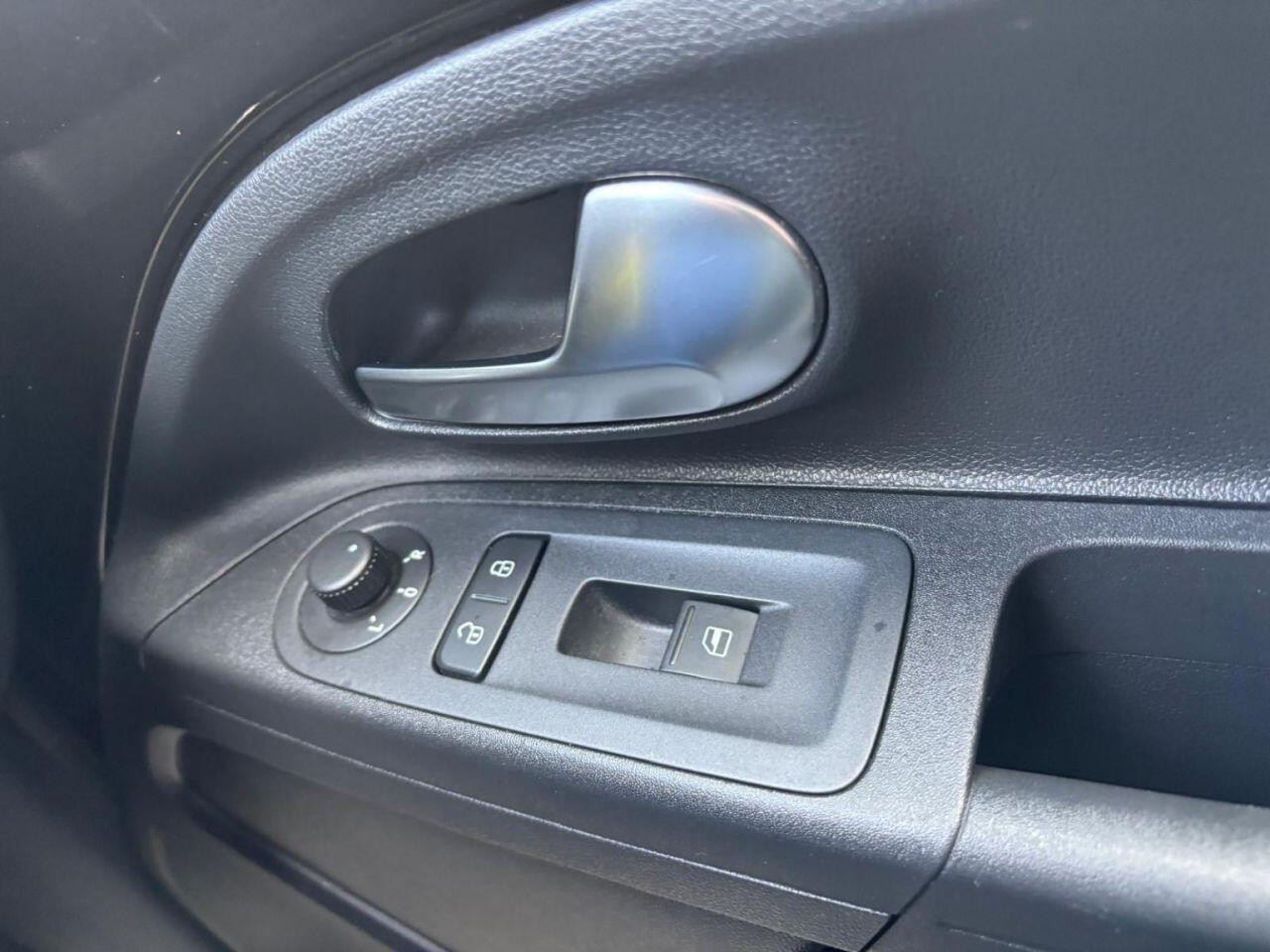 
                                                Voiture
                                                 Volkswagen Hatchback 1.0 High up! (2012/62) 5dr