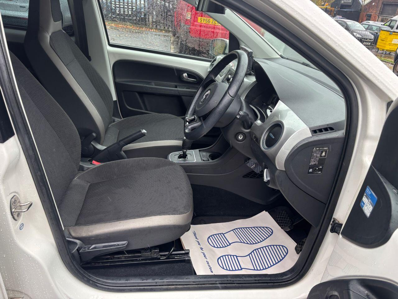 
                                                Voiture
                                                 Volkswagen HIGH UP 1.0 5dr