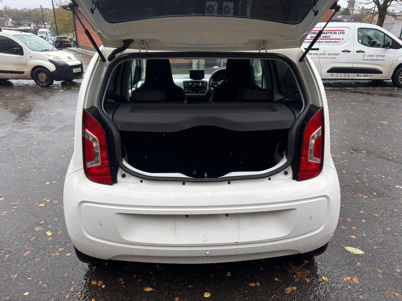 
                                                Voiture
                                                 Volkswagen HIGH UP 1.0 5dr