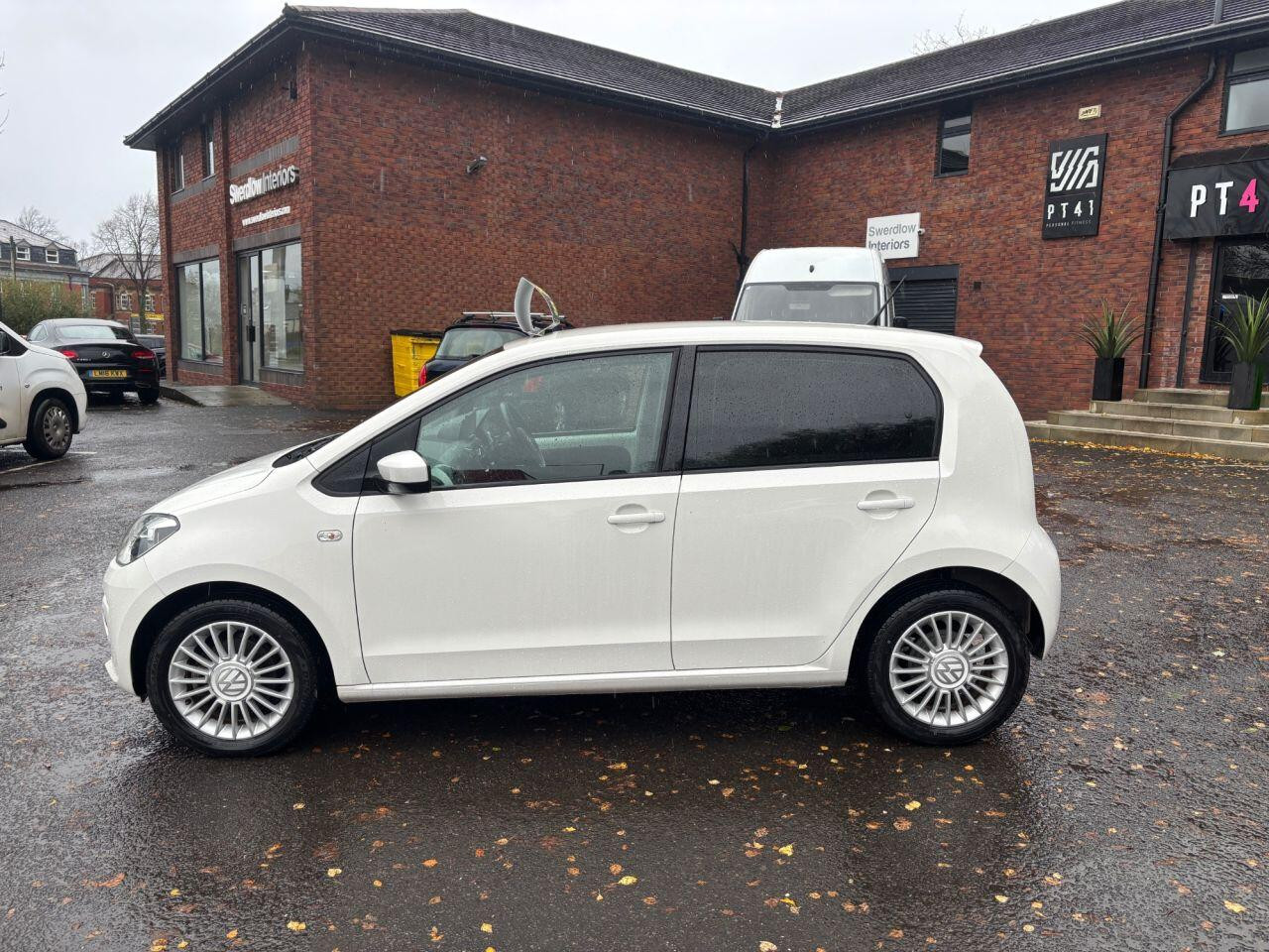 
                                                Voiture
                                                 Volkswagen HIGH UP 1.0 5dr