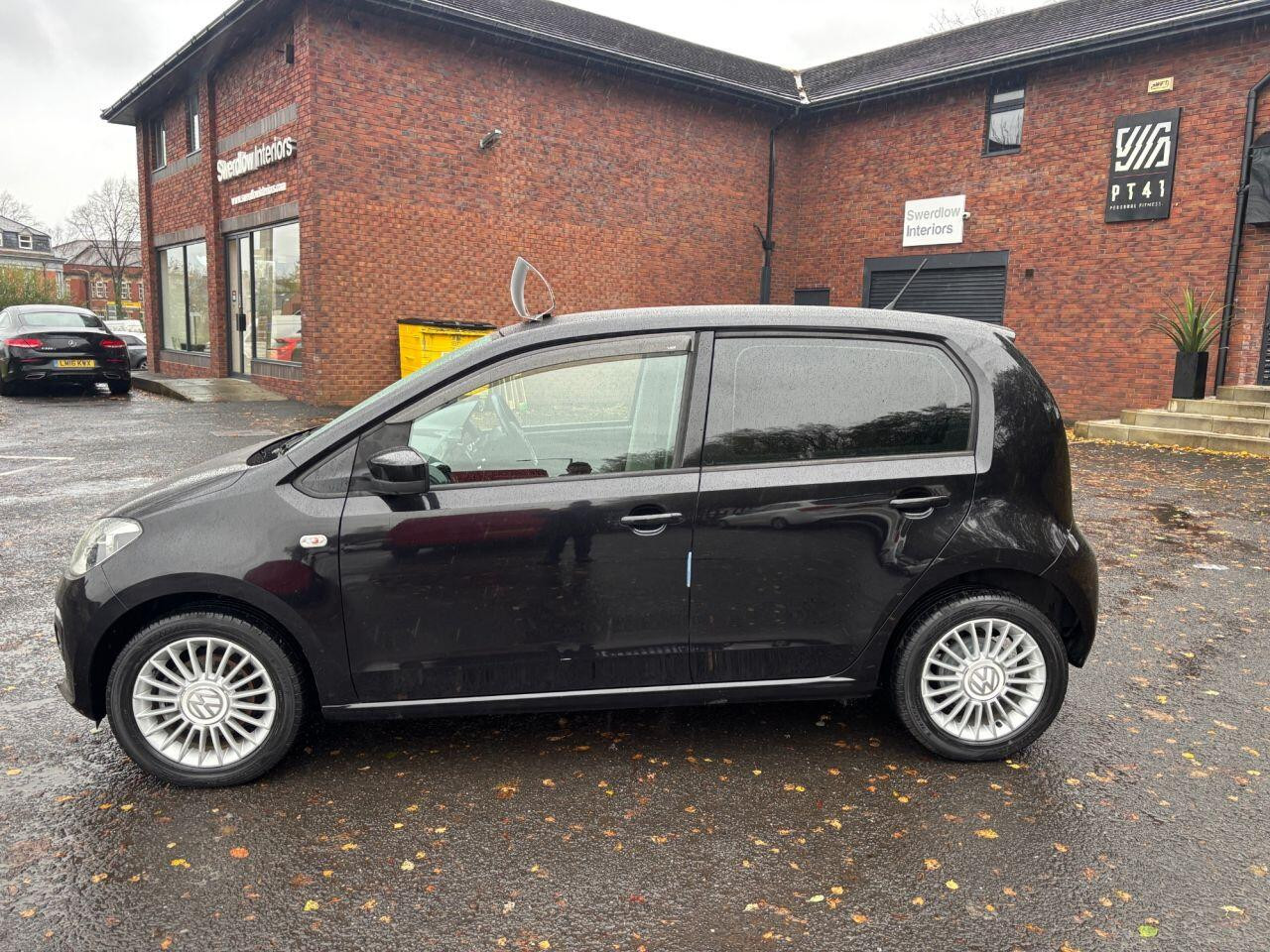 
                                                Voiture
                                                 Volkswagen HIGH UP AUTO MOT 11/26 39K ULEZ 1.0 5dr