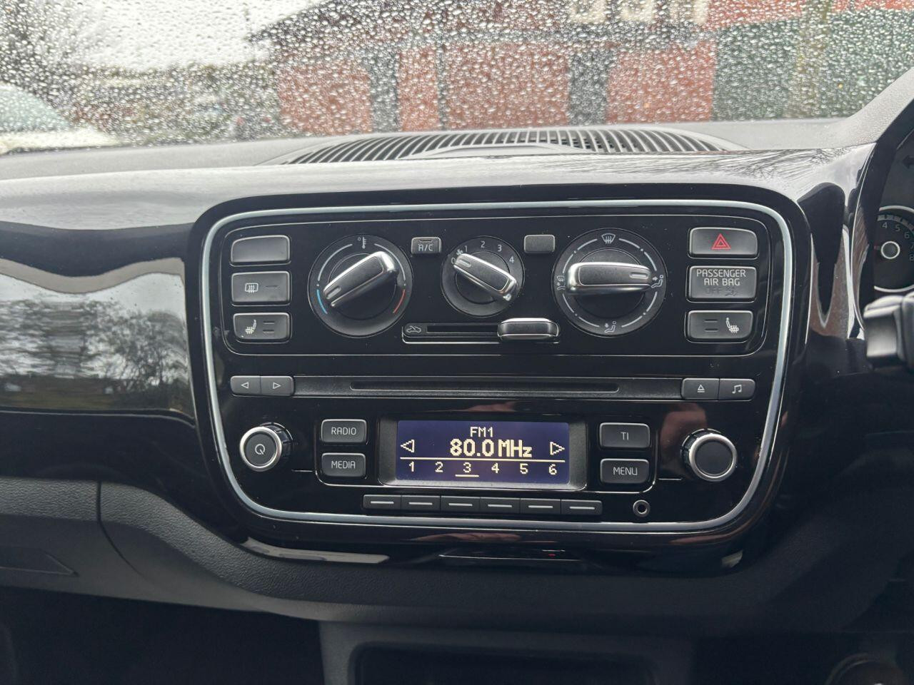 
                                                Voiture
                                                 Volkswagen HIGH UP AUTO MOT 11/26 39K ULEZ 1.0 5dr