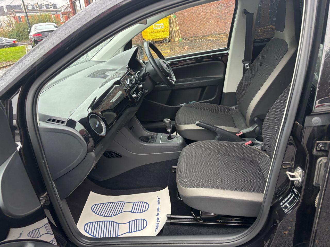 
                                                Voiture
                                                 Volkswagen HIGH UP AUTO MOT 11/26 39K ULEZ 1.0 5dr