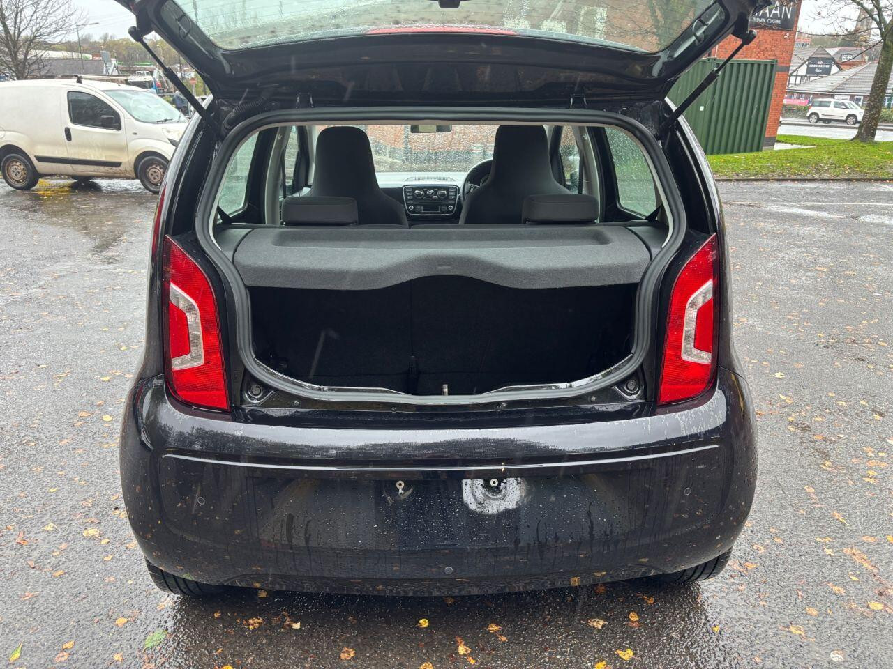 
                                                Voiture
                                                 Volkswagen HIGH UP AUTO MOT 11/26 43K ULEZ 1.0 5dr