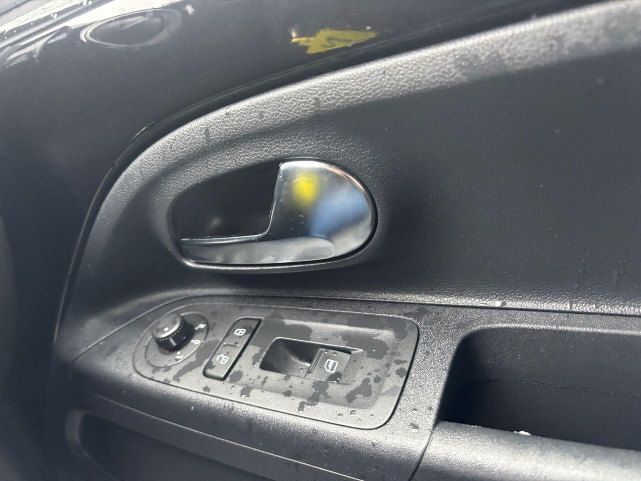 
                                                Voiture
                                                 Volkswagen HIGH UP AUTO MOT 11/26 43K ULEZ 1.0 5dr