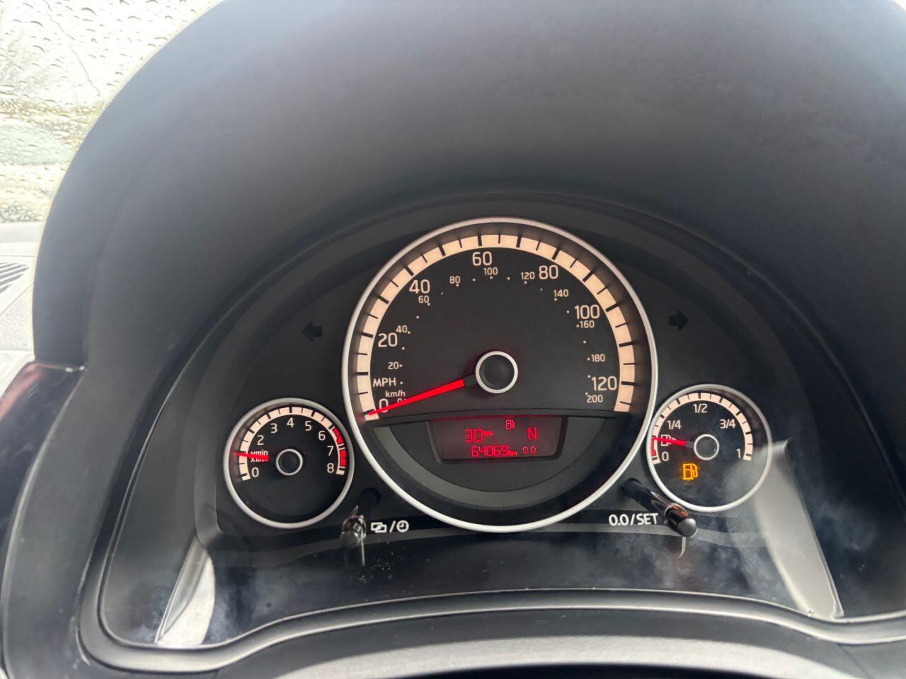 
                                                Voiture
                                                 Volkswagen HIGH UP AUTO MOT 11/26 43K ULEZ 1.0 5dr