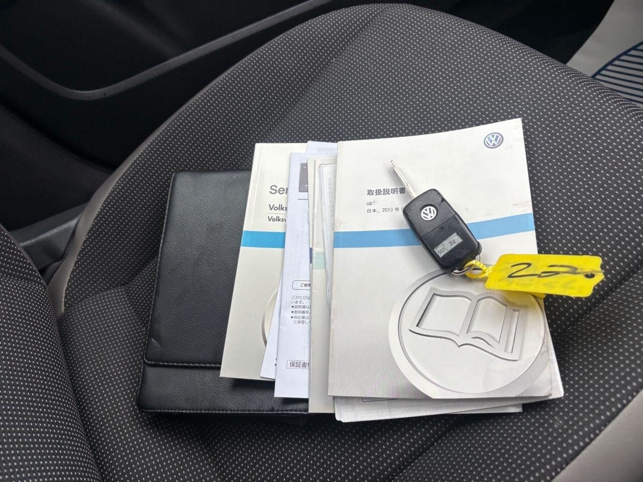 
                                                Voiture
                                                 Volkswagen HIGH UP AUTO MOT 11/26 43K ULEZ 1.0 5dr