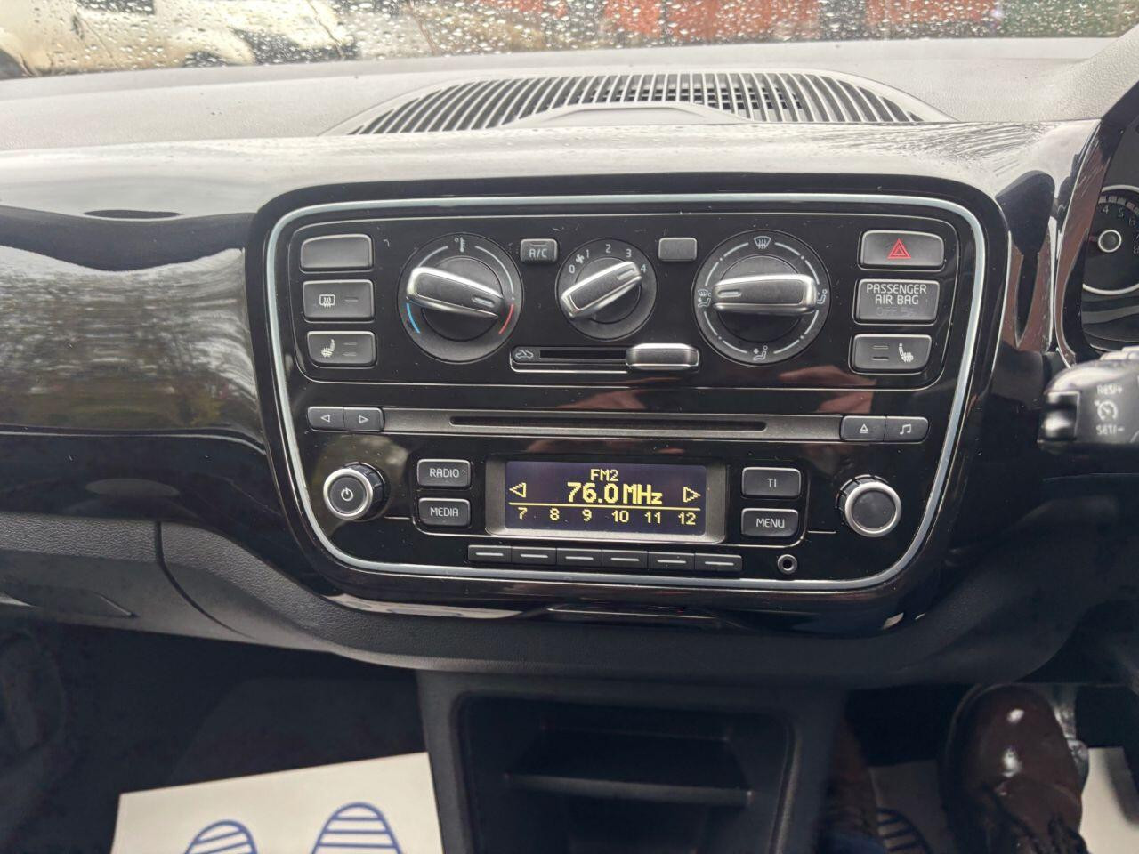 
                                                Voiture
                                                 Volkswagen HIGH UP AUTO MOT 11/26 43K ULEZ 1.0 5dr