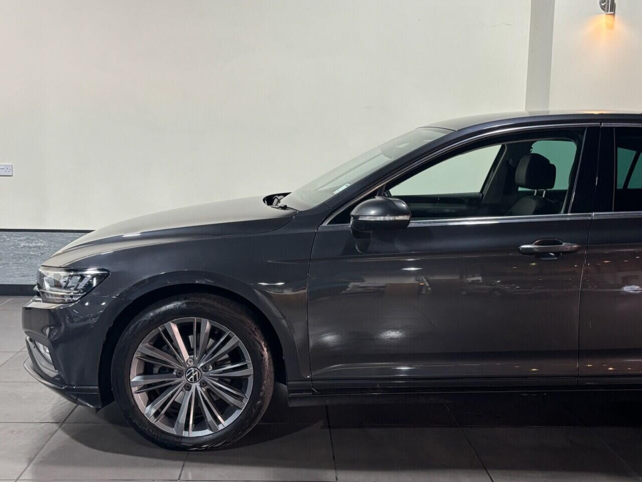 
                                                Voiture
                                                 Volkswagen Passat 2.0 TDI EVO SEL Saloon 4dr Diesel DSG Euro 6 (s/s) (150 ps)