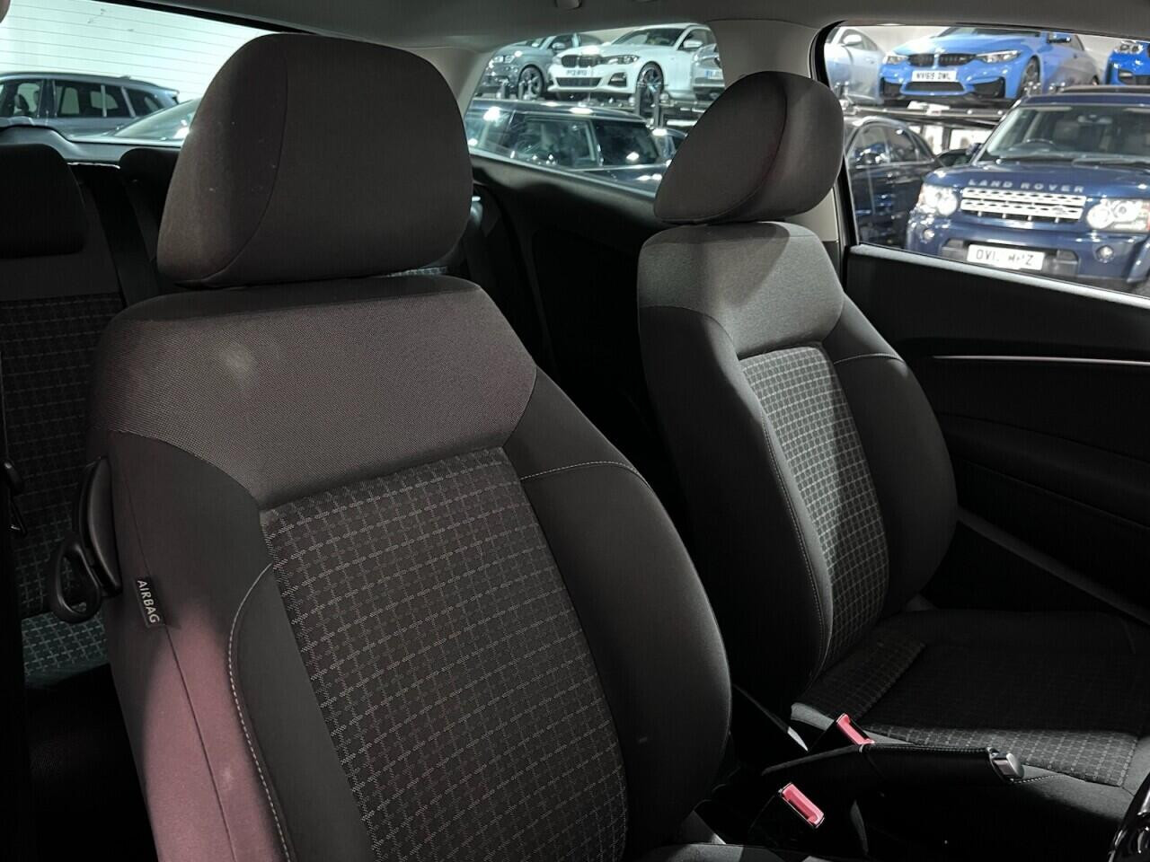 Voiture
                                                 Volkswagen Polo 1.0 BlueMotion Tech Match Edition Hatchback 3dr Petrol Manual Euro 6 (s/s) (75 ps)