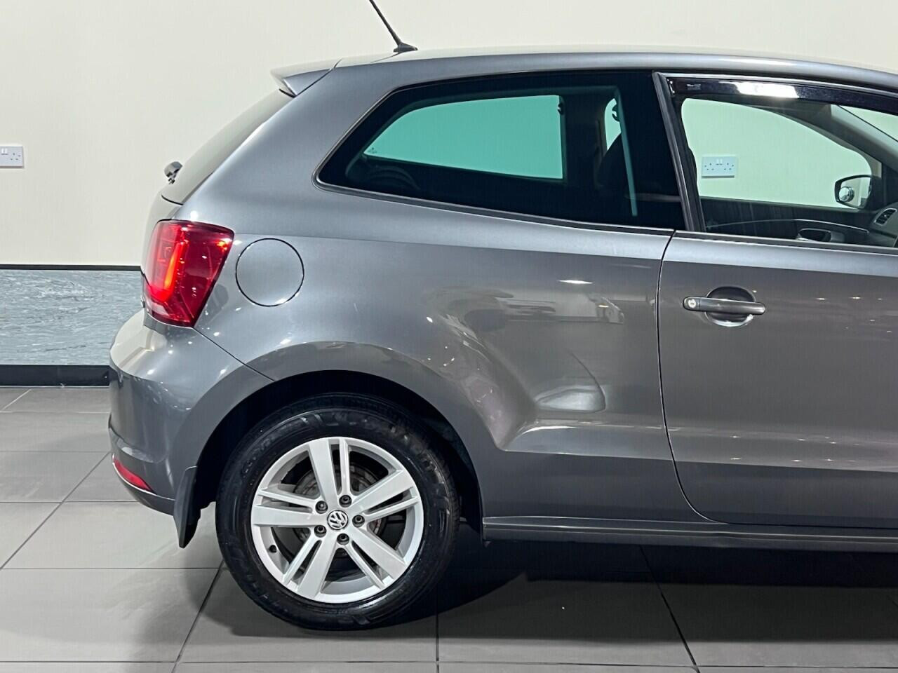 Voiture
                                                 Volkswagen Polo 1.0 BlueMotion Tech Match Edition Hatchback 3dr Petrol Manual Euro 6 (s/s) (75 ps)