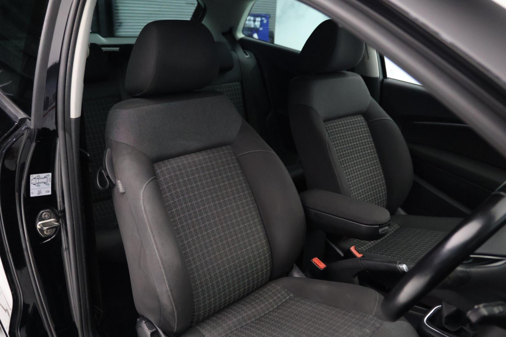 
                                                Voiture
                                                 Volkswagen Polo 1.0 TSI BlueMotion Tech SEL Euro 6 (s/s) 3dr
