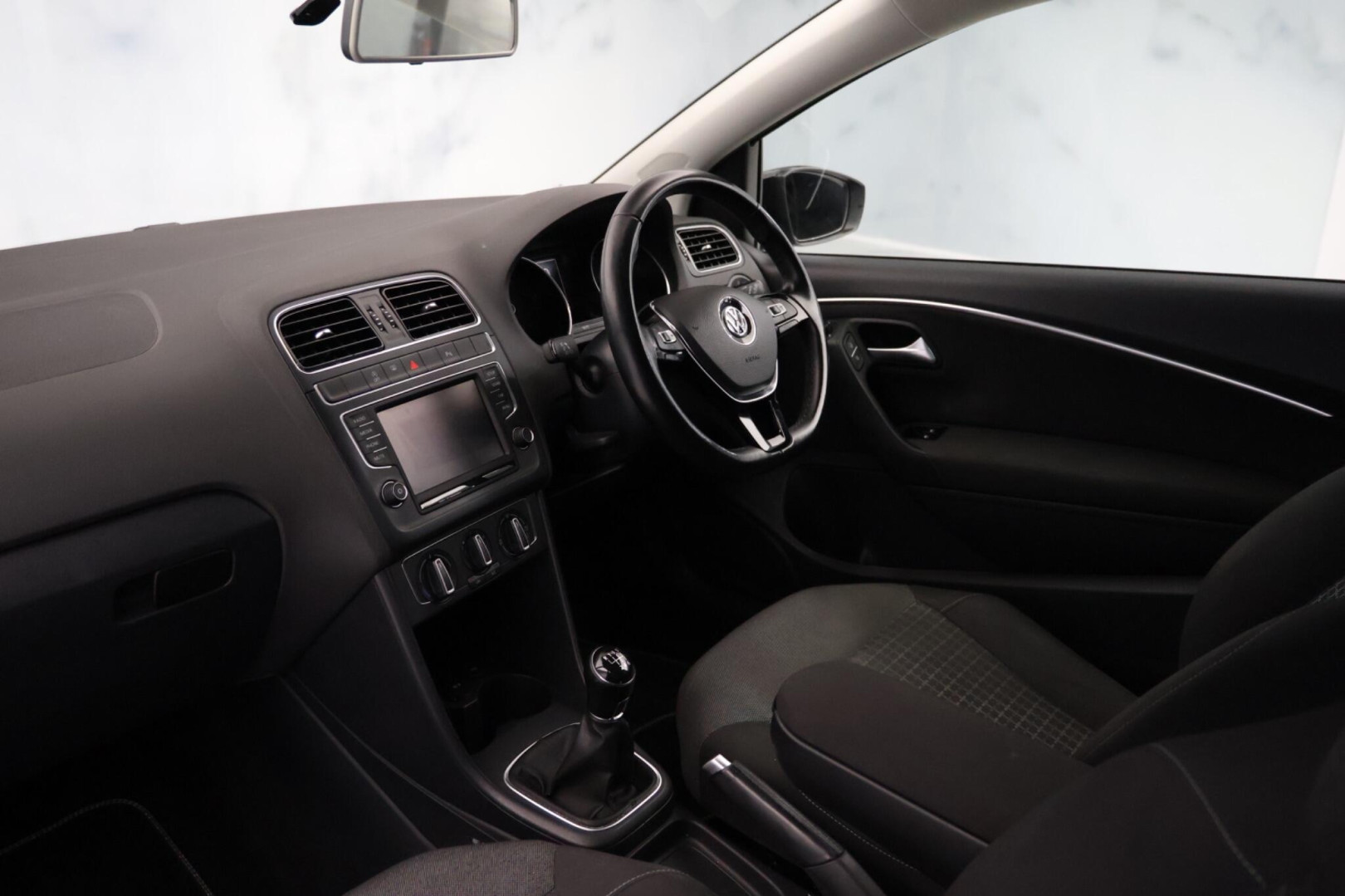 
                                                Voiture
                                                 Volkswagen Polo 1.0 TSI BlueMotion Tech SEL Euro 6 (s/s) 3dr